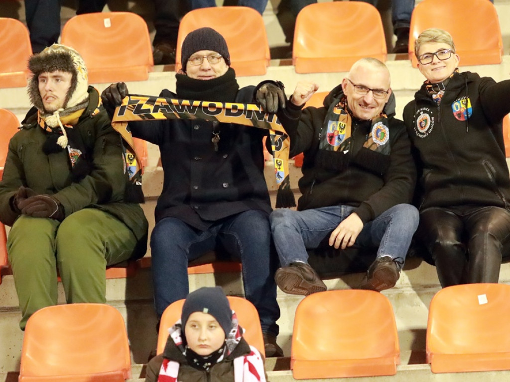 Górnik przegrał derby w Głogowie. Beniaminek stracił dwie bramki [ZDJĘCIA]