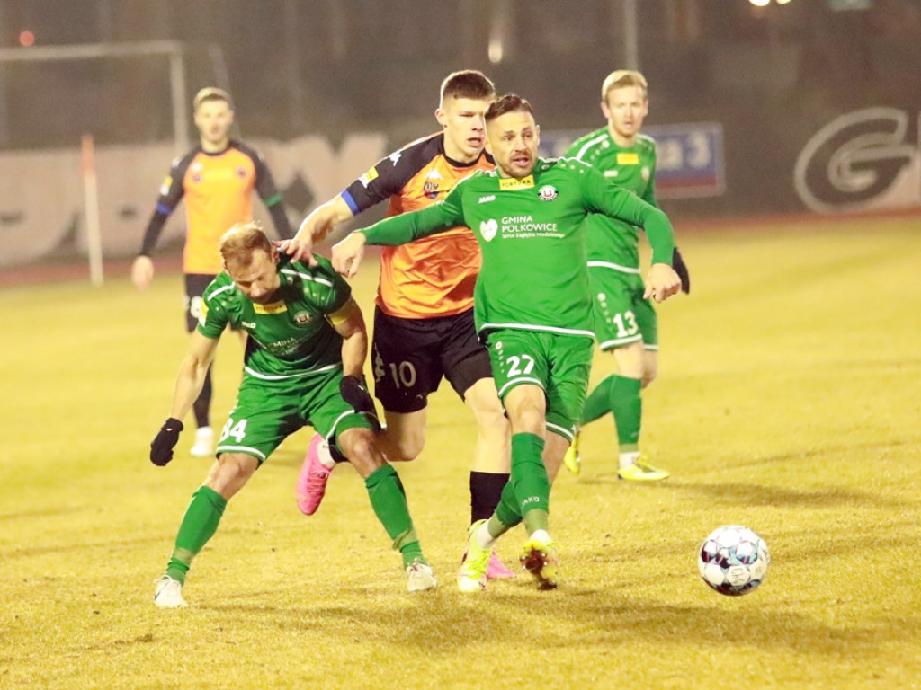 Górnik przegrał derby w Głogowie. Beniaminek stracił dwie bramki [ZDJĘCIA]