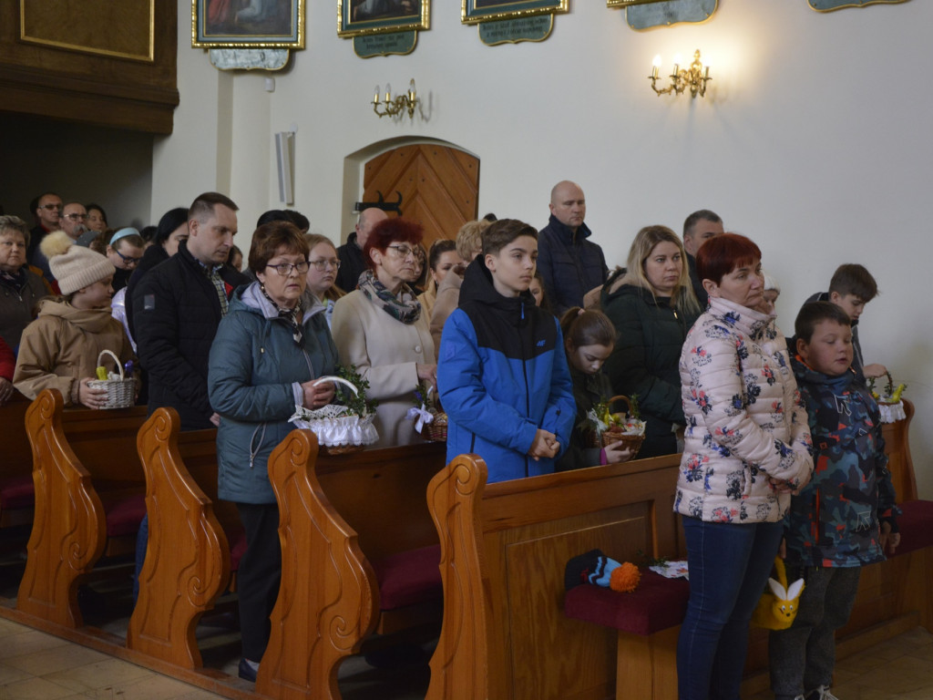 Święcenie pokarmów w Grębocicach