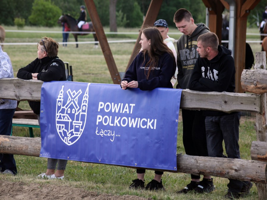 Zawody w skokach przez przeszkody w Jakubowie [ZDJĘCIA]