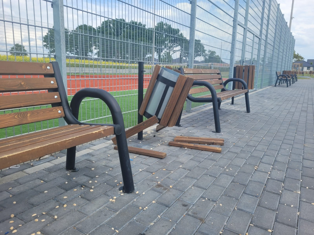 Akt wandalizmu w Radwanicach. Wójt upomina młodzież!