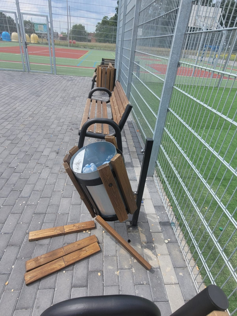 Akt wandalizmu w Radwanicach. Wójt upomina młodzież!