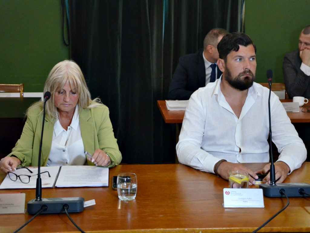 Z absolutorium, ale bez wotum zaufania. Zobacz, jak głosowali radni!