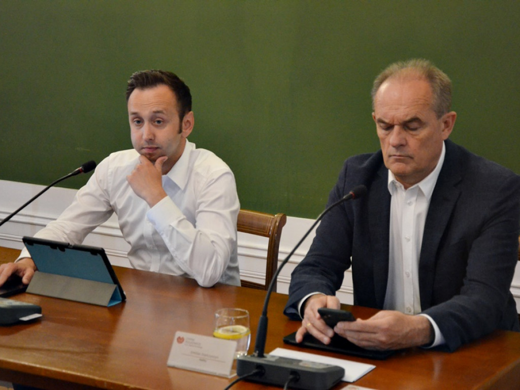 Z absolutorium, ale bez wotum zaufania. Zobacz, jak głosowali radni!