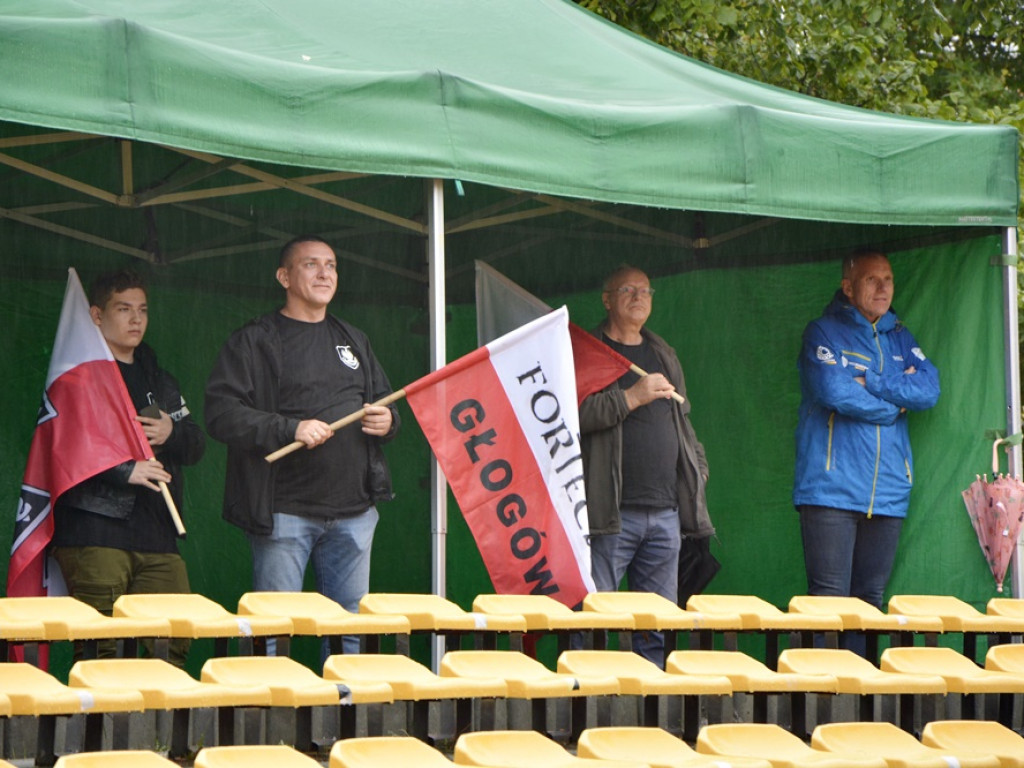 Koncert Fortecy w strugach deszczu