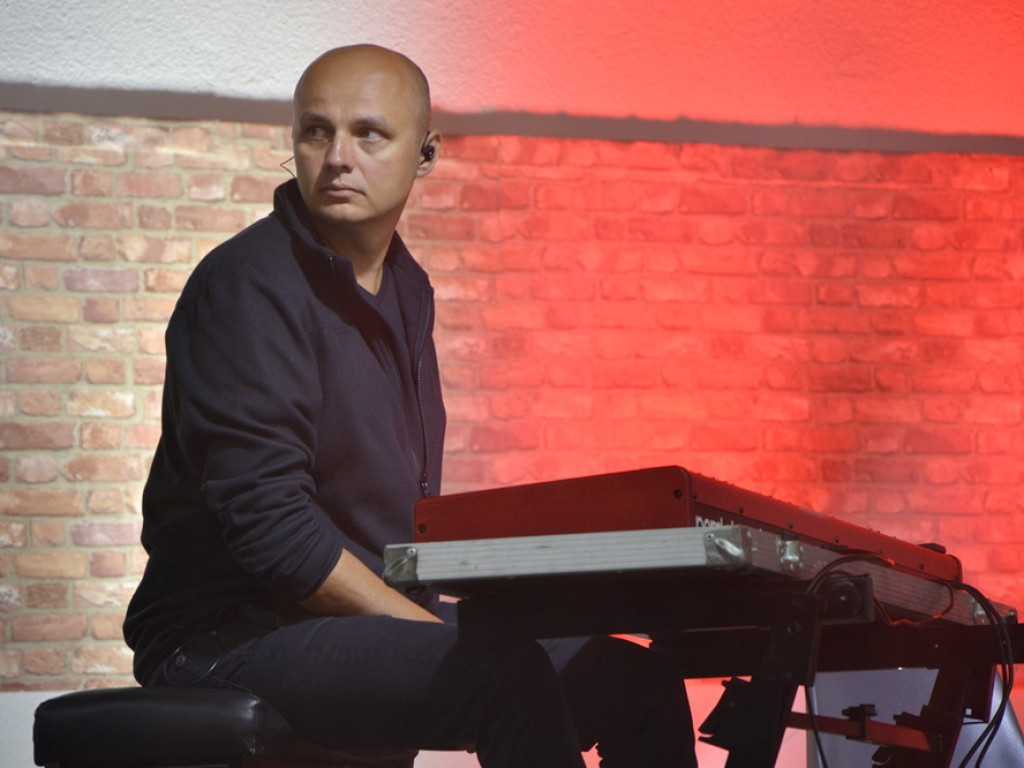 Koncert Fortecy w strugach deszczu