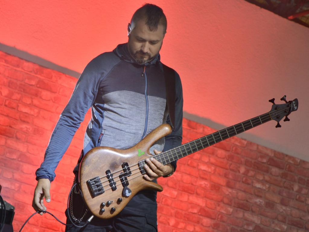 Koncert Fortecy w strugach deszczu