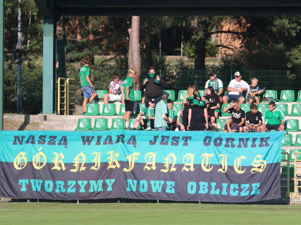 Futbol przepychany. Show trenera na konferencji