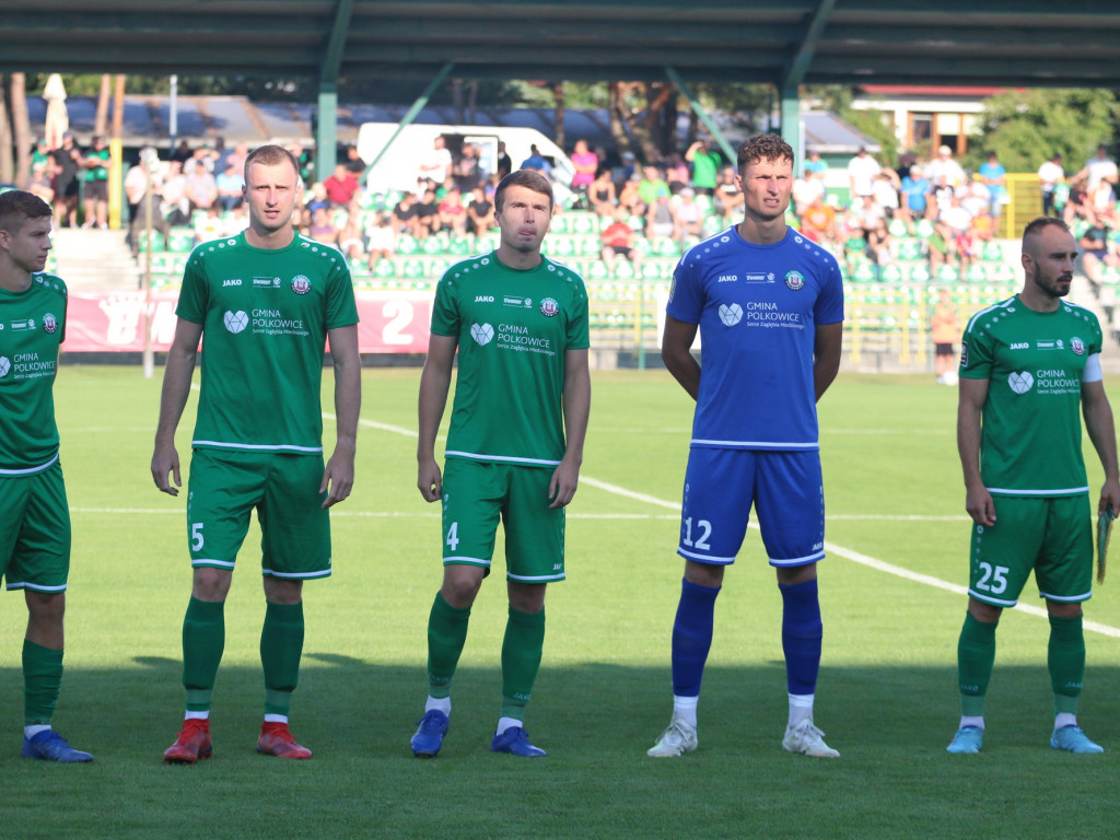 Futbol przepychany. Show trenera na konferencji