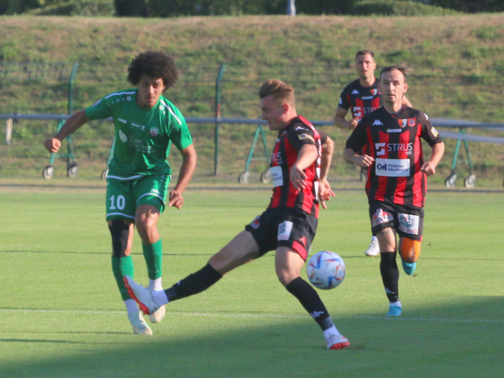 Futbol przepychany. Show trenera na konferencji