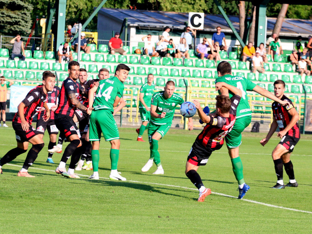 Futbol przepychany. Show trenera na konferencji