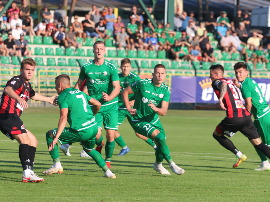 Futbol przepychany. Show trenera na konferencji