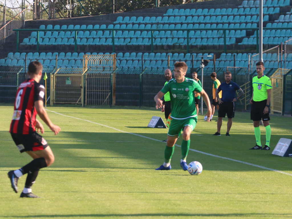 Futbol przepychany. Show trenera na konferencji