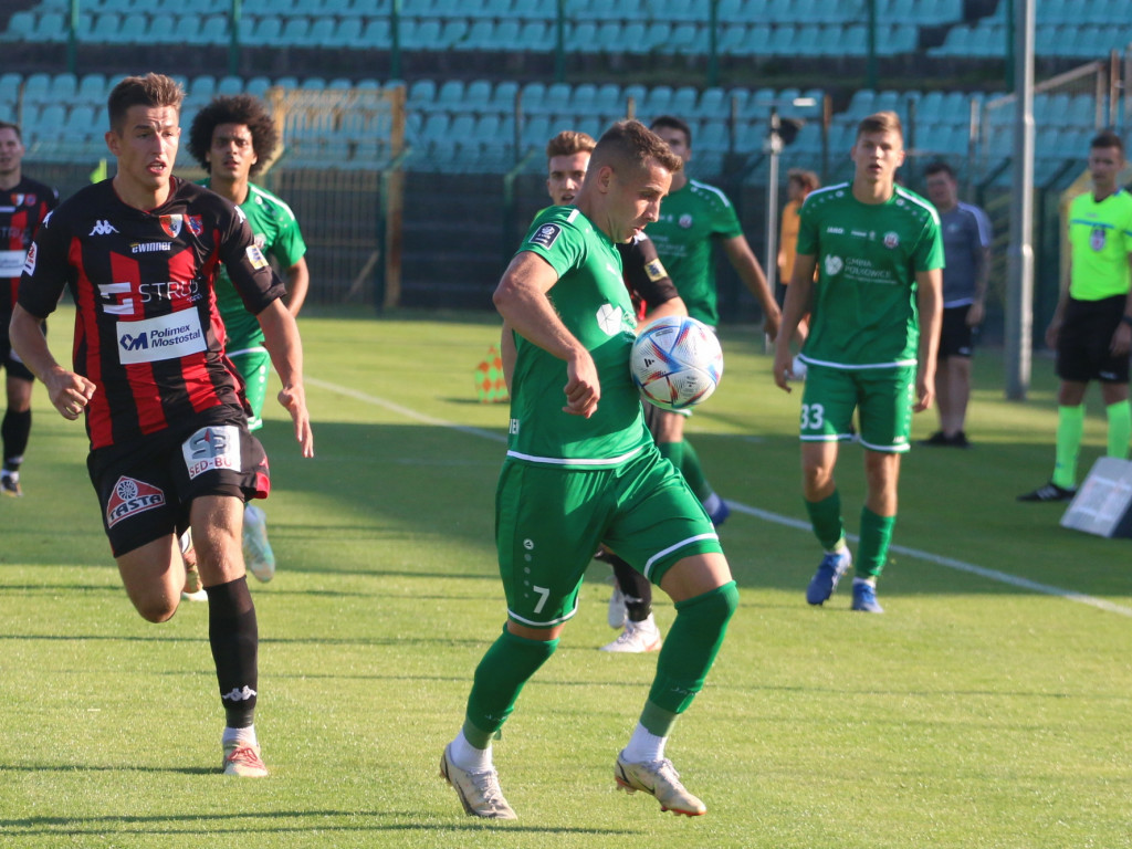 Futbol przepychany. Show trenera na konferencji