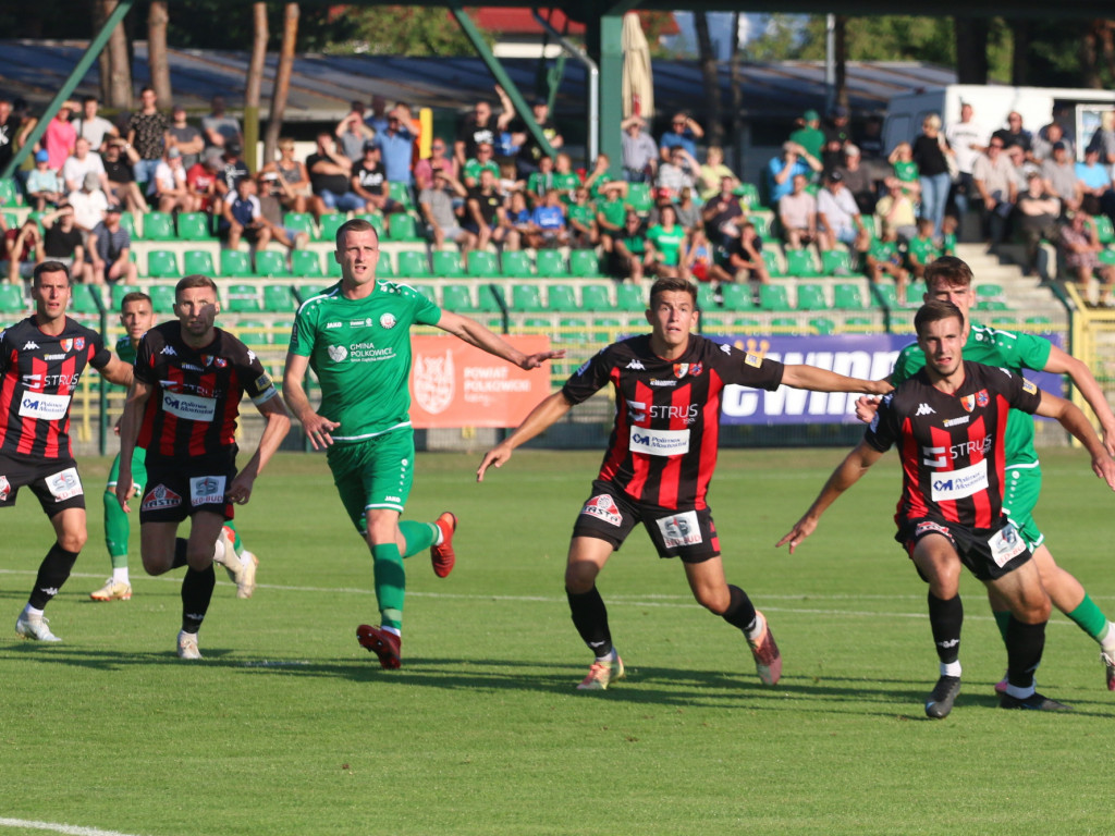 Futbol przepychany. Show trenera na konferencji