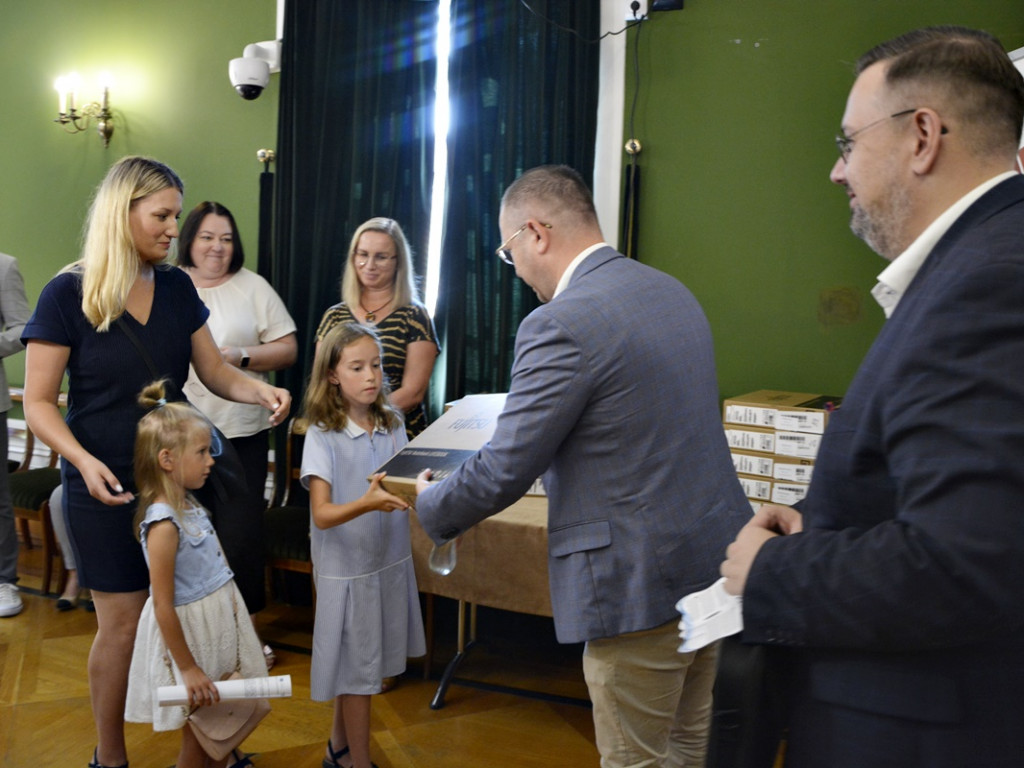 Pierwsze komputery już rozdane. Granty PPGR [Zdjęcia]