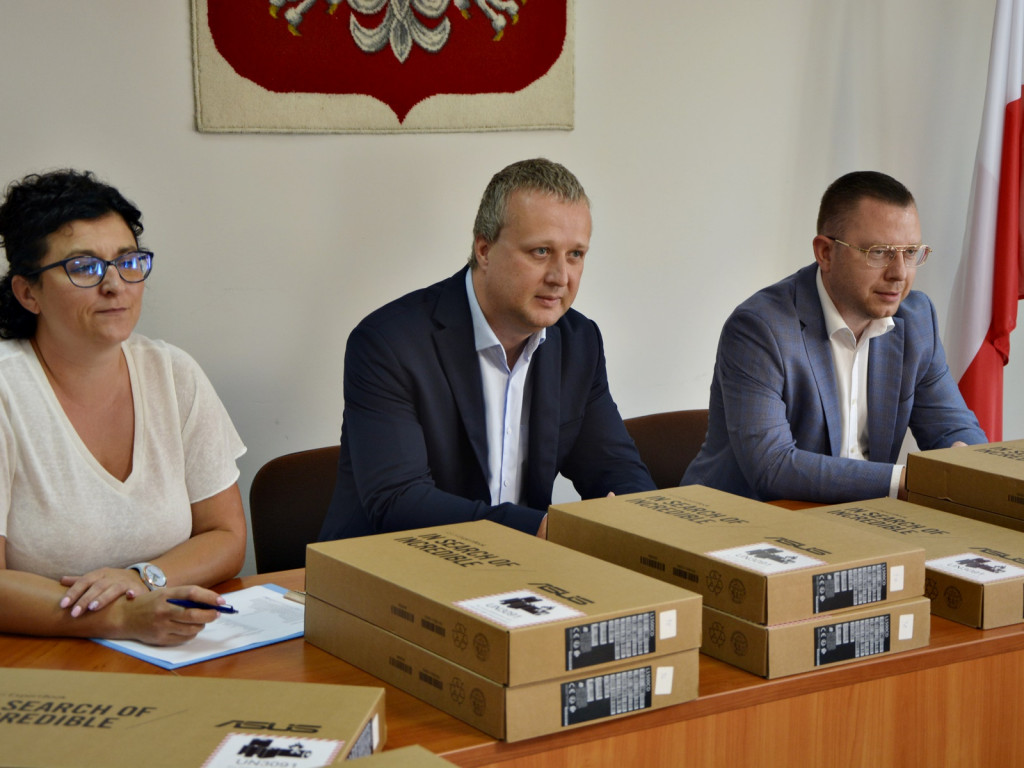 Młodzież z Przemkowa z nowymi komputerami [Zdjęcia]