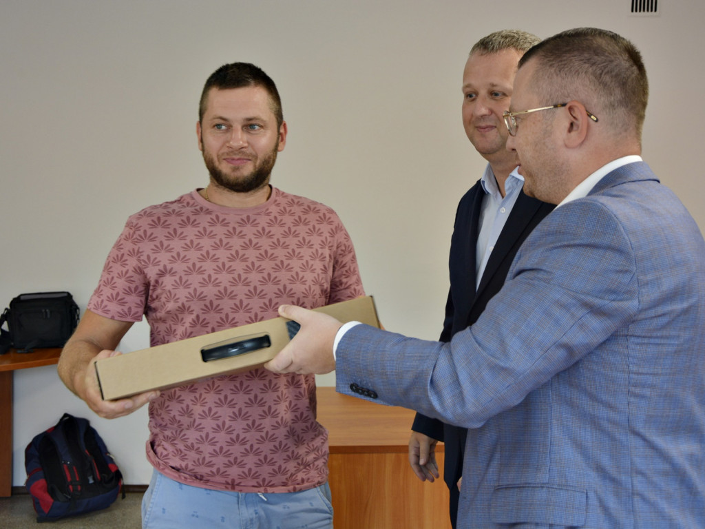 Młodzież z Przemkowa z nowymi komputerami [Zdjęcia]