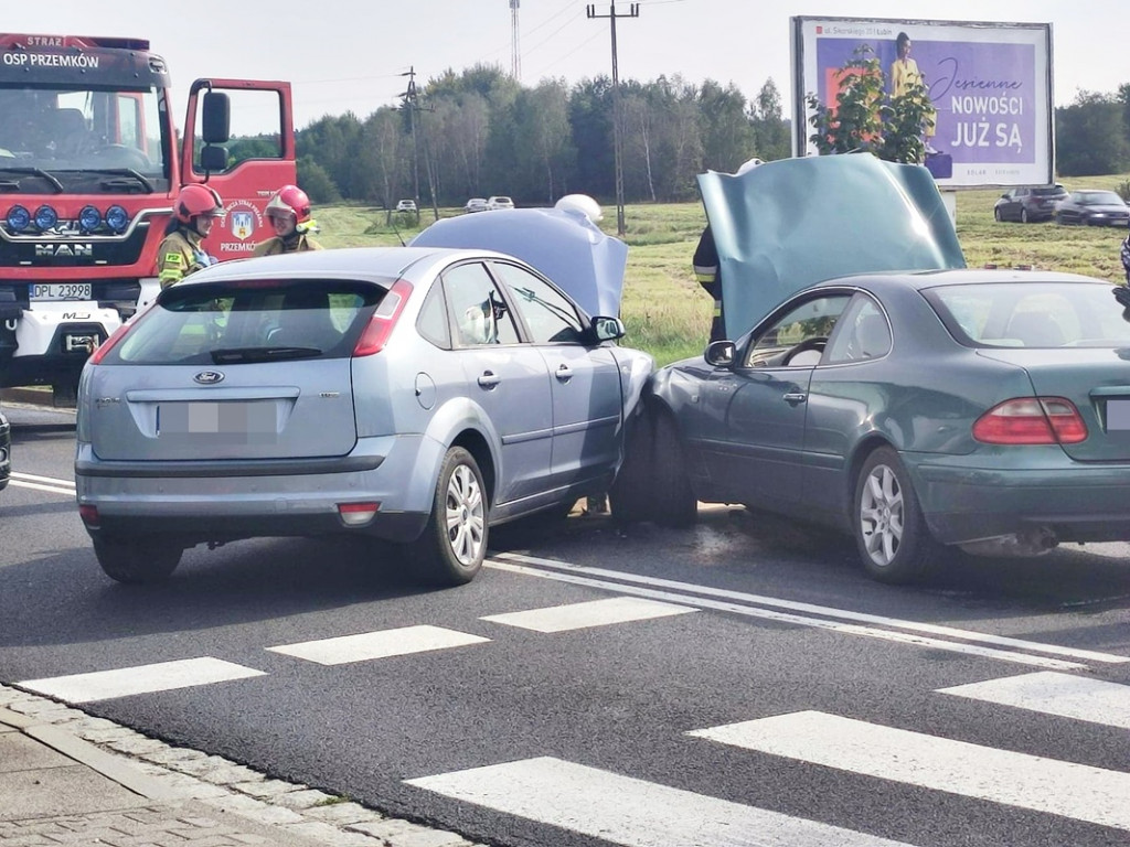 Korek na święcie. Kolizja na DK 12