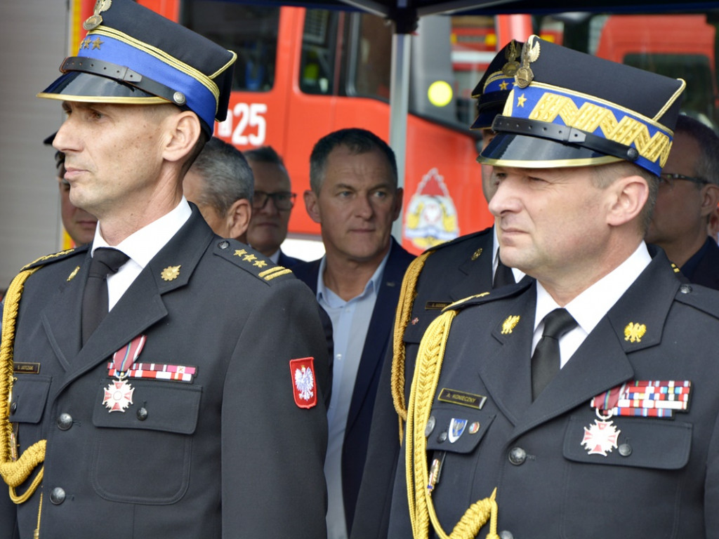 Polały się łzy wzruszenia. Komendant żegnał się z jednostką PSP [Zdjęcia]
