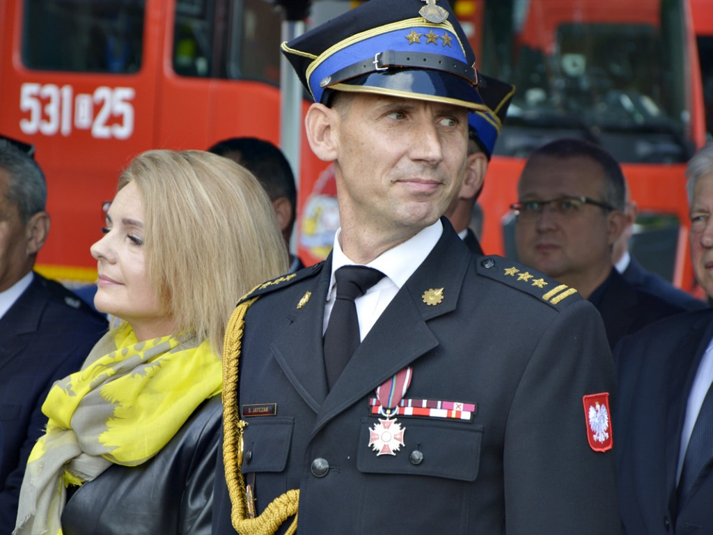 Polały się łzy wzruszenia. Komendant żegnał się z jednostką PSP [Zdjęcia]