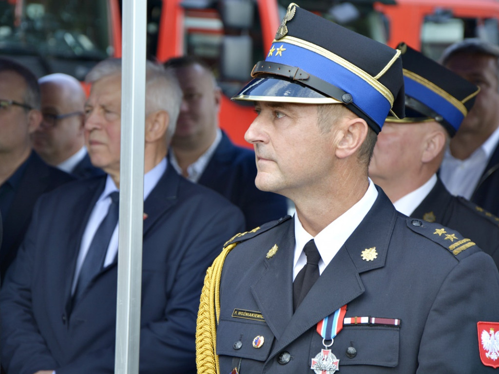 Polały się łzy wzruszenia. Komendant żegnał się z jednostką PSP [Zdjęcia]