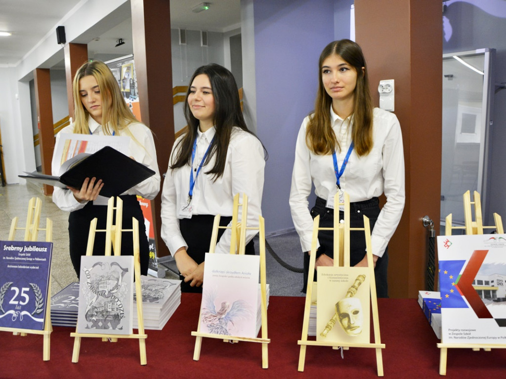 Były wagary i próby muzyczne o 5 rano... Jubileusz szkoły [Zdjęcia]