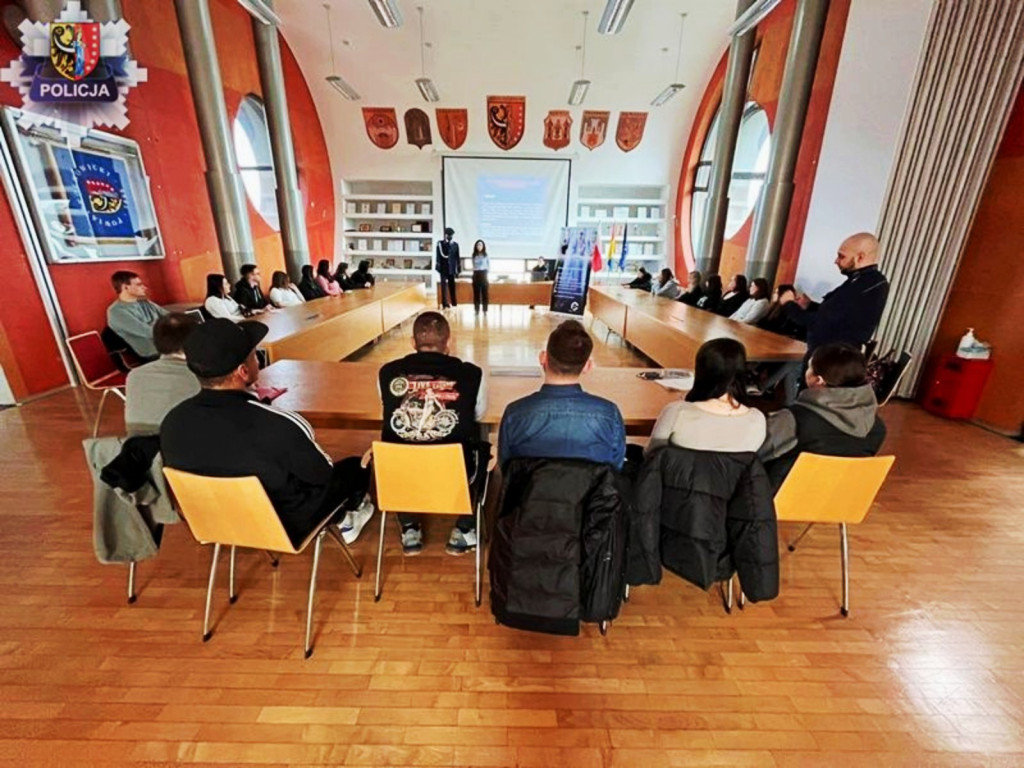 Polkowiccy policjanci zorganizowali giełdę pracy