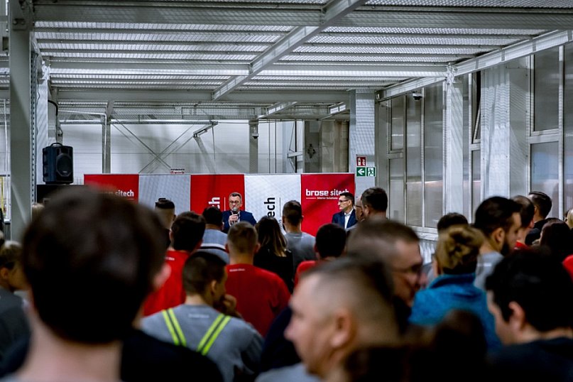 Łańcuch sukcesu. Ze spawalni do montażu. Brose Sitech Głogów idzie naprzód!
