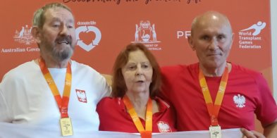 Tadeusz Flak ze srebrnym medalem w darta na igrzyskach w Perth-28550