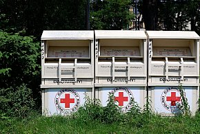 Stały w całej Polsce. Dziś kontenery PCK znikają z ulic-34276