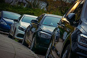Tysiące samochodów idą pod młotek. Można je mieć za pół ceny-34392