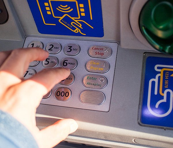 Zdziwisz się przy bankomacie. Duża zmiana w wypłatach od 19 lutego