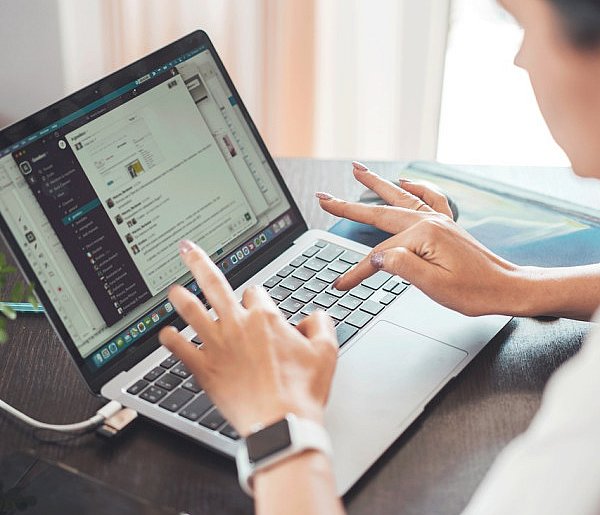 Polacy dorabiają, gdzie się da! Oto, w jakich branżach łapią zlecenia