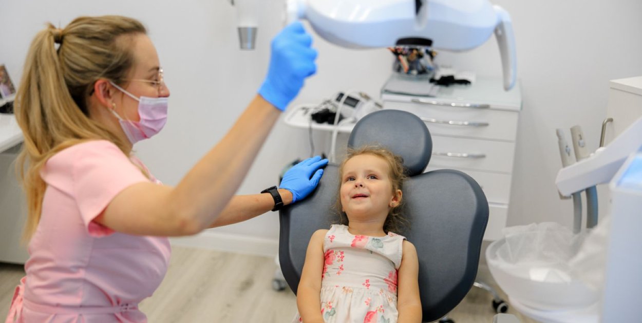 Ból zęba – co naprawdę go powoduje i jak skutecznie go zatrzymać, zanim problem si